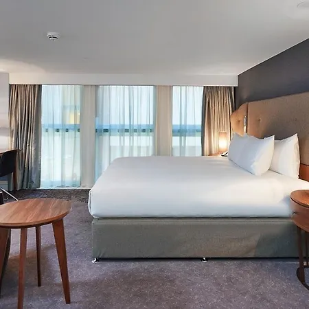 Doubletree By Hilton & Hotel