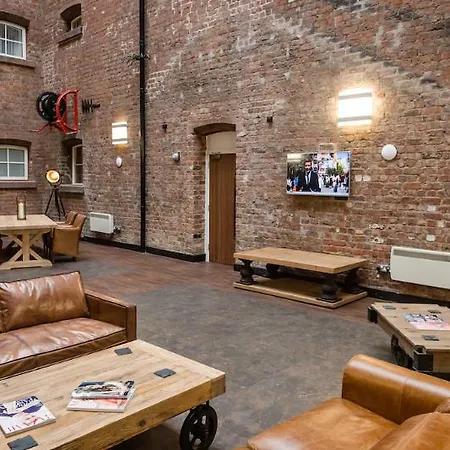 Caro Short Main Bridewell Aparthotel