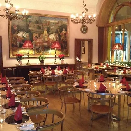 Апарт-отель The Racquet Club