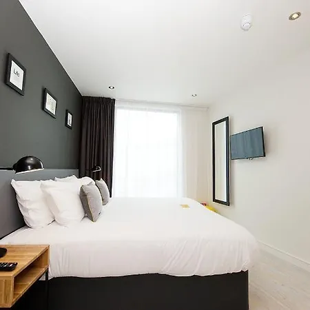 Apart-hotel Staycity Waterfront 4*