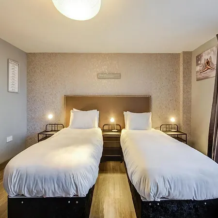 Oyo Grand Hotel 3*