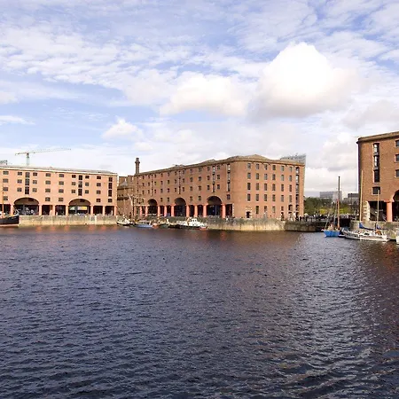 Premier Dock Hotel 3*