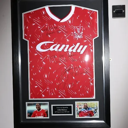 Tia 3* Liverpool