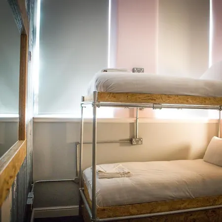 Sleep Eat Hostel