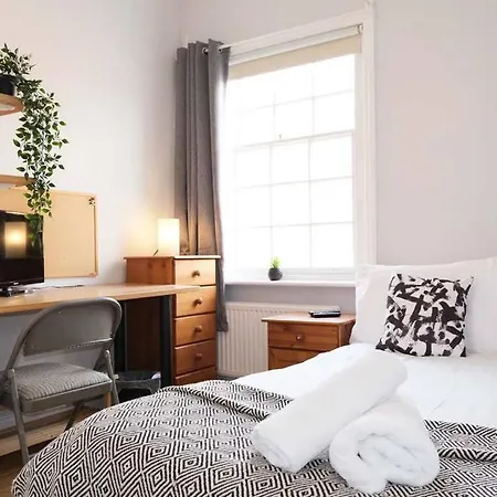 Apartment Seymour Townhouse By Serviced Living