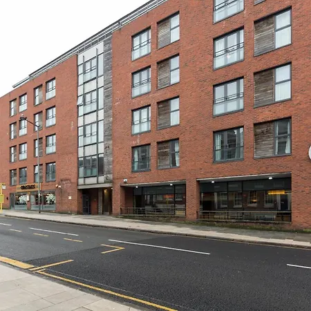 Centrally Located In Duke Street- Free Parking- Two Bathrooms * 利物浦