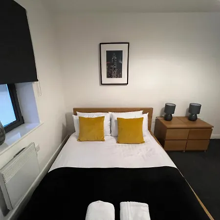 Stunning Centre Apartment, Benson Street, 1