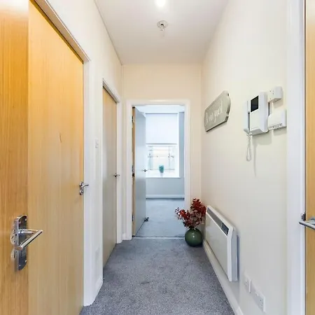 Magnificent 1bdr In Mersyside Appartement *