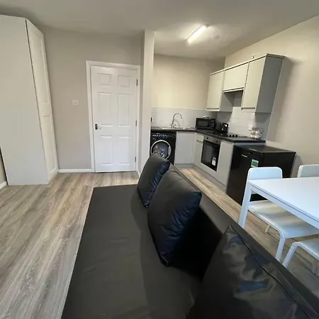 Hosted By Ryan - 1 Bedroom Apartment Liverpool