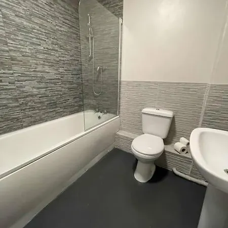 Apartment Hosted By Ryan - 1 Bedroom