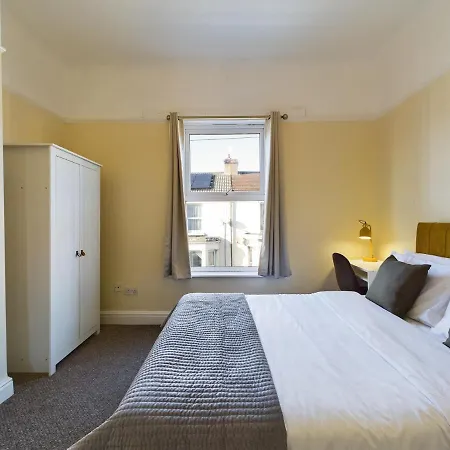 Modern 5 Bedroom House Near Lark Lane Apartment Liverpool