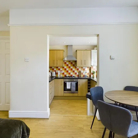 Modern 5 Bedroom House Near Lark Lane Apartment Liverpool