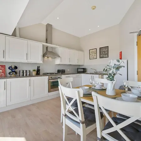 Holiday home Host & - Marina View Penthouse Liverpool