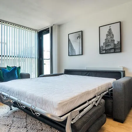 Host & - Balcony Apartamento