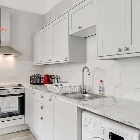 Open & Spacious Ground Floor - Sleeps 6 * Liverpool