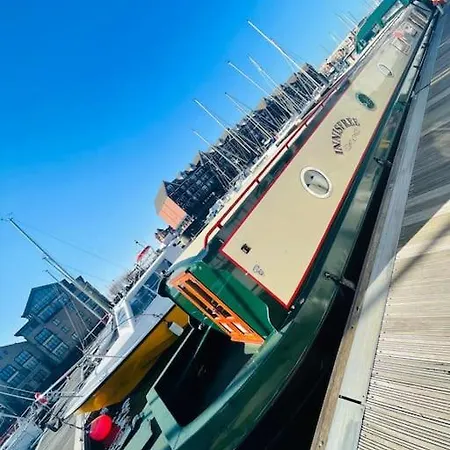Lovely 2-bedroom Barge Brunswick Dock Liverpool! *