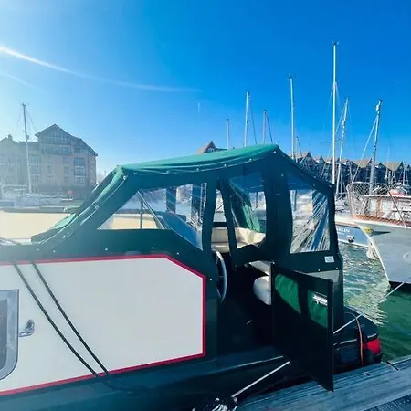 Lovely 2-bedroom Barge Brunswick Dock Liverpool! Botel Liverpool