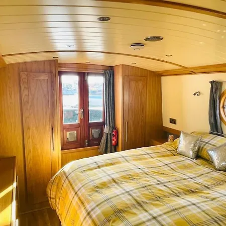 Lovely 2-bedroom Barge Brunswick Dock Liverpool! Liverpool