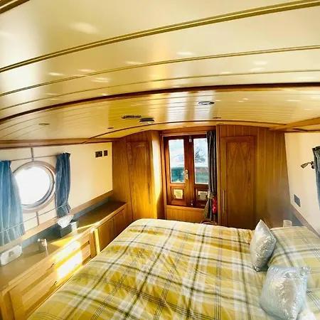Lovely 2-bedroom Barge Brunswick Dock Liverpool!