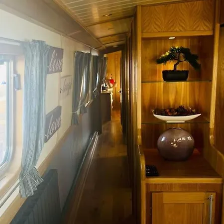 Botel Lovely 2-bedroom Barge Brunswick Dock Liverpool! Liverpool