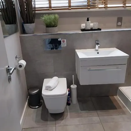 Halifax House Apartment *