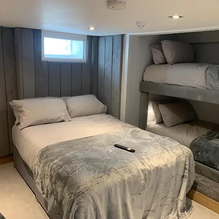 Belvedere - 83 Mount Pleasant *
