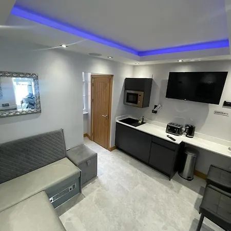Belvedere - 83 Mount Pleasant * Liverpool