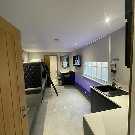 Belvedere - 83 Mount Pleasant *