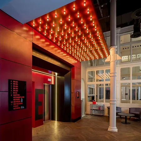 Hotel Radisson Red Hotel,