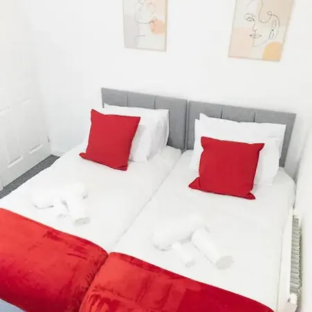2 Bed Townhouse Close To Lfc Stadium *
