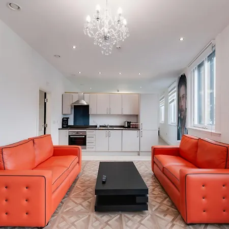 Temple Court Cavern Quarter By Happy Days