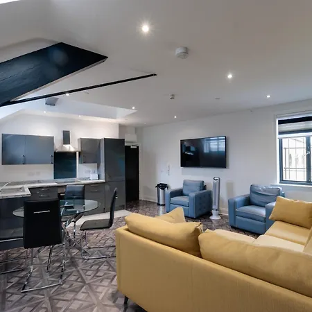 Temple Court Cavern Quarter By Happy Days