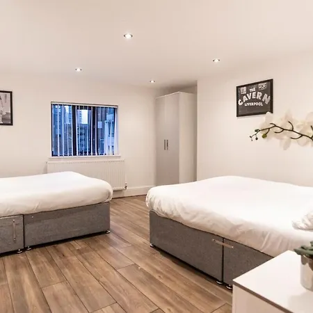 Apartment Spacious Modern Retreat Sleeps 11 Liverpool