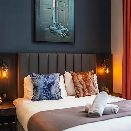 Epic Duke Street Townhouse *
