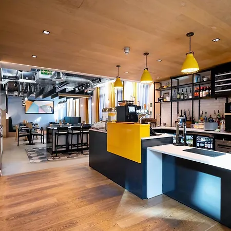 Staycity Waterfront 4*