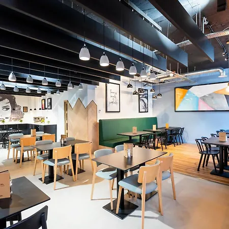 מלון דירות Staycity Waterfront 4*