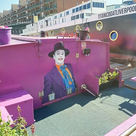 The Joker Boat Bådhotel