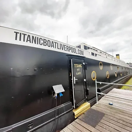 Botel Titanic Boat 5*