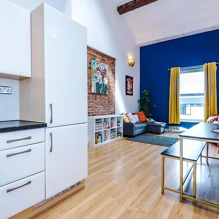 Large Duplex In Centre! Lime Street! Football! Ideal For Stag And Hen Do Stays! Lägenhet