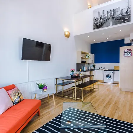 Large Duplex In Centre! Lime Street! Football! Ideal For Stag And Hen Do Stays! Liverpool