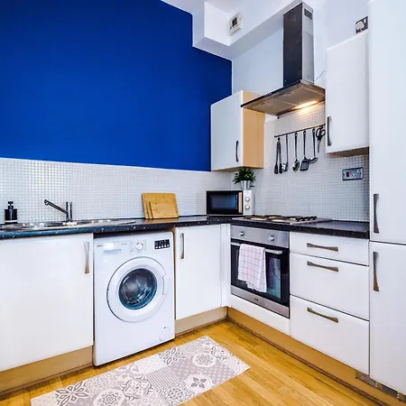Large Duplex In Centre! Lime Street! Football! Ideal For Stag And Hen Do Stays! *