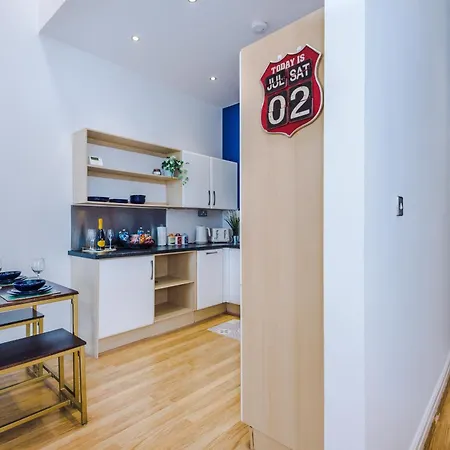 Large Duplex In Centre! Lime Street! Football! Ideal For Stag And Hen Do Stays! Lägenhet