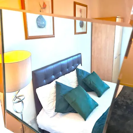 아파트 Sidemersey Livings- And Quiet 2-bedroom Flat With A View 리버풀