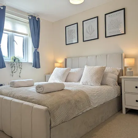 Ferienhaus Large 4-bedrooms House Near Centre Free Parking *