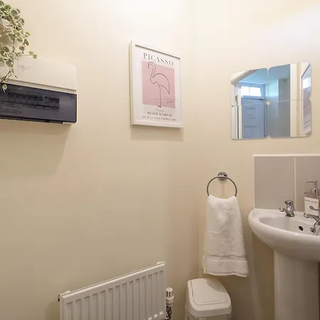 Large 4-bedrooms House Near Centre Free Parking * Liverpool