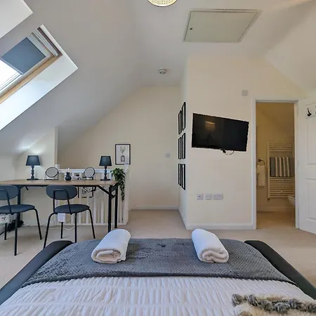 Large 4-bedrooms House Near Centre Free Parking *