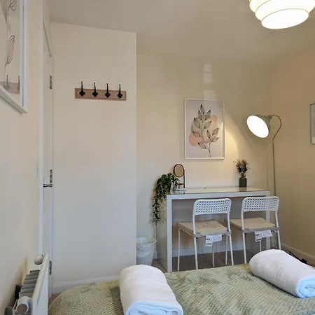 Large 4-bedrooms House Near Centre Free Parking Liverpool