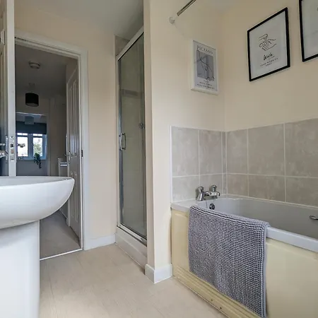 Large 4-bedrooms House Near Centre Free Parking Ferienhaus *