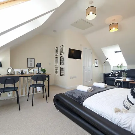 Ferienhaus Large 4-bedrooms House Near Centre Free Parking