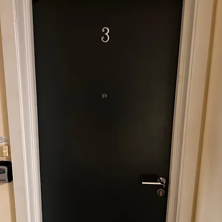 5 Halifax House, 3 *